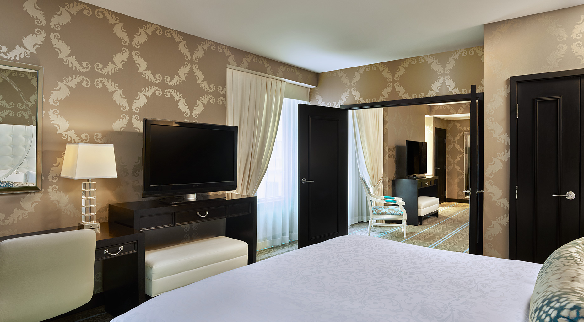 nines_kingsuite